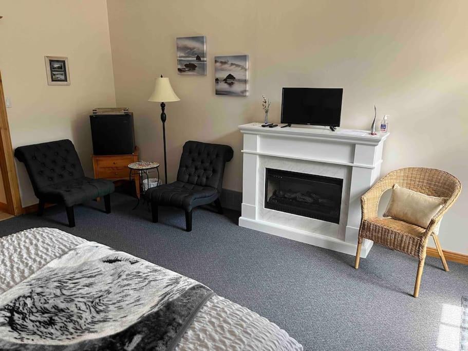 Rock Hill Bed & Breakfast Sharbot Lake Eksteriør bilde